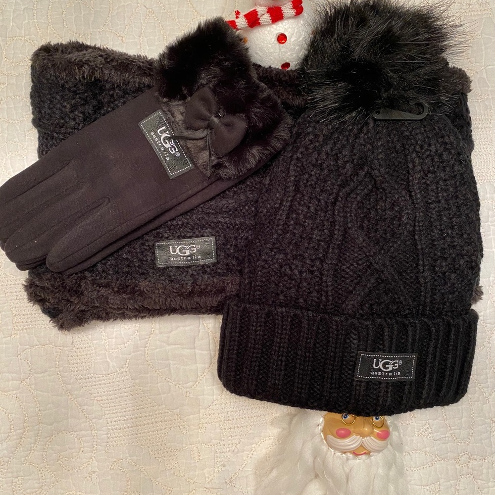 Ugg 3 pc hat scarf and gloves set